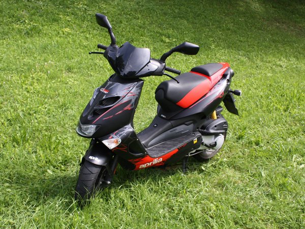 Aprilia Roller wassergekühlt – Schulungsfahrzeug Führerschein Klasse AM (Moped)